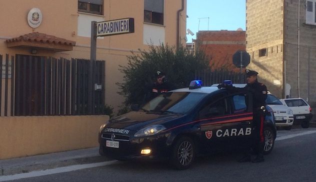 Furto a scuola: indagini dei Carabinieri per risalire agli autori