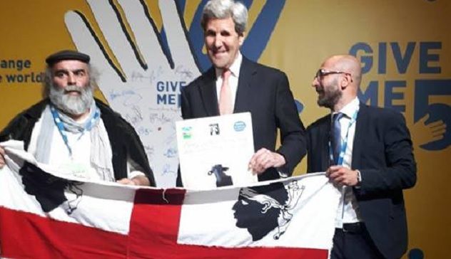 Paradura a stelle e strisce: John Kerry ha adottato la pecora Morittedda per combattere la Sla