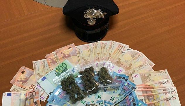 Marijuana e migliaia di euro in contanti custoditi in casa: in manette 41enne di Gonnosfanadiga