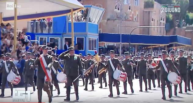 Festa della Repubblica: il passaggio della Brigata Sassari. VIDEO