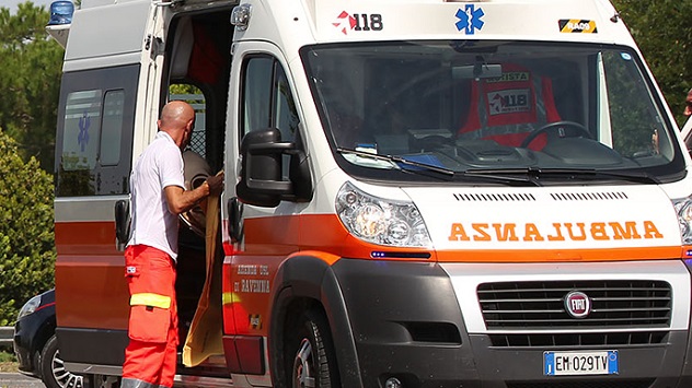 Auto contro un bus dell'Arst a Riola Sardo: 3 feriti