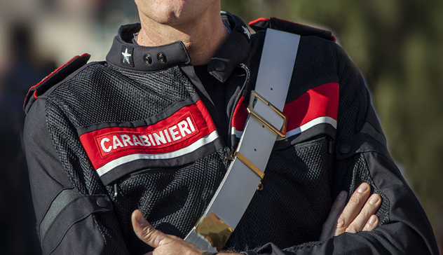 A folle velocità inseguito dai Carabinieri: si schianta e viene arrestato