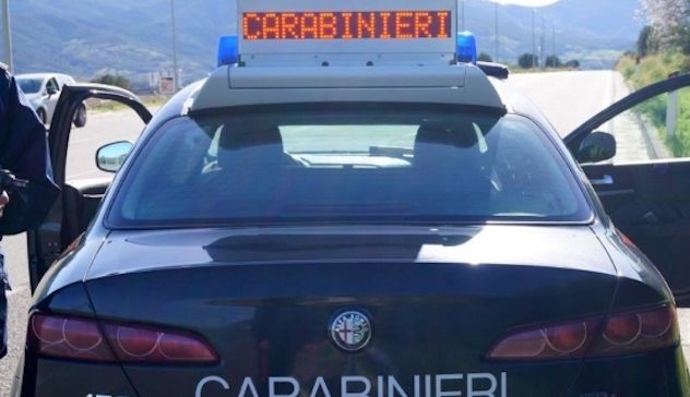 Non si ferma all’alt dei Carabinieri e si dà alla fuga: bloccato e denunciato