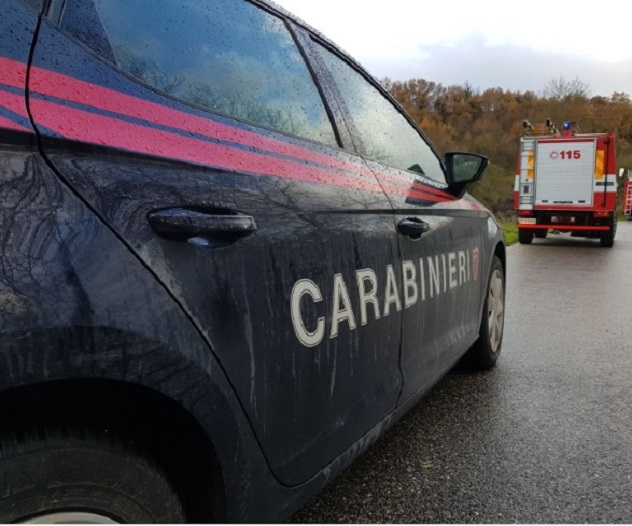 Auto in fiamme nelle campagne di Orani, indagano i carabinieri