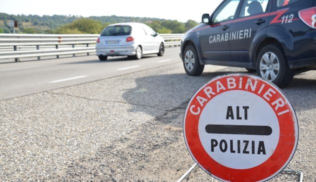 Non si ferma all’alt dei Carabinieri e si dà alla fuga: denunciato 35enne