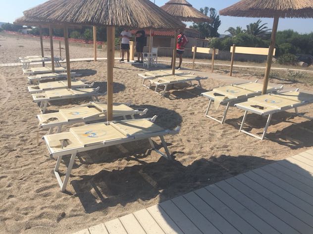 La spiaggia dedicata ai disabili presa di mira dai vandali