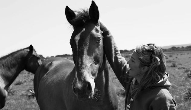 L'arte di Enrica e la sua grande passione per i cavalli