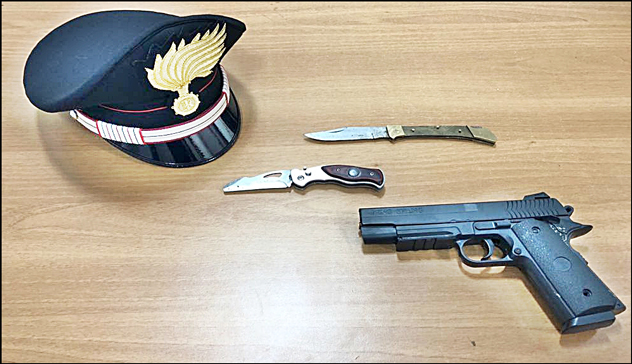 Folle inseguimento con i Carabinieri, in auto anche una pistola: 40enne in arresto