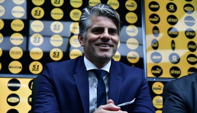 Cagliari, Lopez saluta Cossu e i tifosi del Peñarol lo insultano