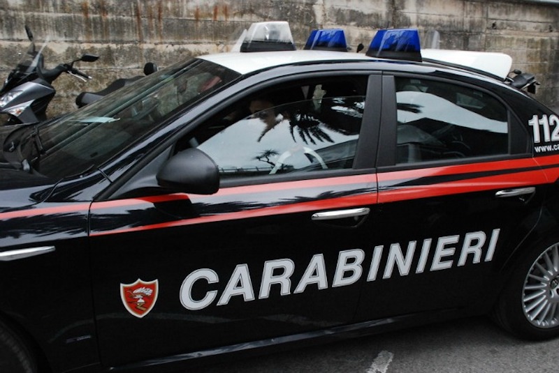 Ruba un cellulare all’interno di un negozio, ma viene ripreso dalle telecamere di sicurezza: 65enne denunciato dai Carabinieri 