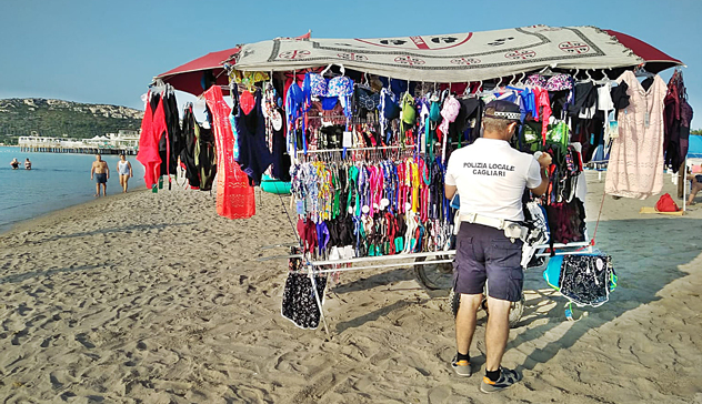 Lotta all’abusivismo in spiaggia: maxi multa per un commerciante irregolare