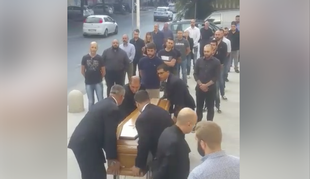 Saluto romano al funerale del professore Todini. IL VIDEO
