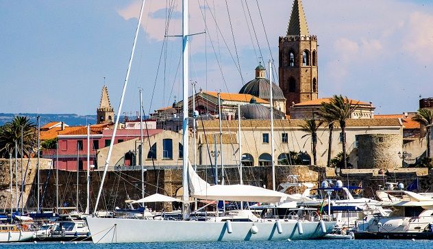 Intercettata imbarcazione rubata ad Alghero: il ladro era diretto a Barcellona