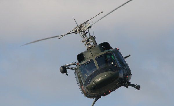 Elicottero dell'Aeronautica Militare soccorre un uomo in pericolo di vita