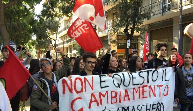 Scuola: studenti in corteo a Cagliari