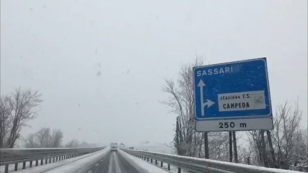 Neve, mezzi spazzaneve in azione a Campeda, passo di Correboi e Sp 7