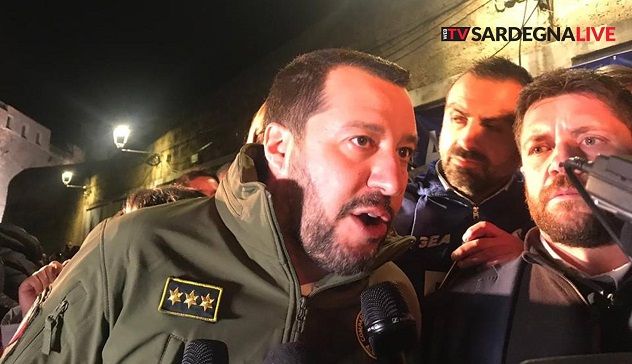 Salvini e le divise, ad Alghero ha indossato la giacca dei barracelli