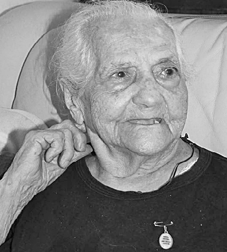 Tanti auguri alla nonnina del paese: Maria Aresti spegne 107 candeline