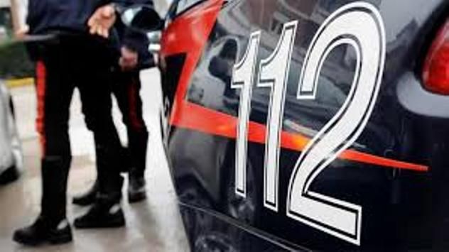 Ex ispettore di polizia aggredisce a bastonate un carabiniere