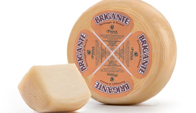 Thiesi, la squadra del paese difende gli industriali del formaggio: 