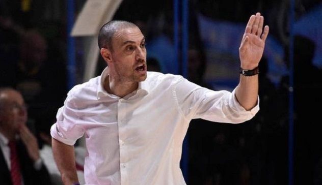 Dinamo Banco di Sardegna: si dimette l’allenatore Vincenzo Esposito