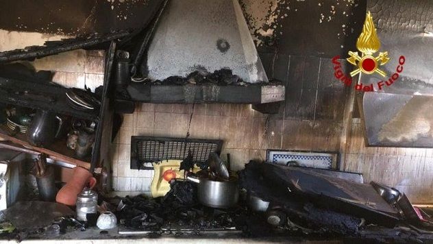 Incendio in una abitazione a Siniscola, sul posto i Vigili del fuoco
