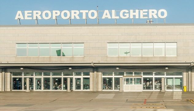 Aeroporto di Alghero, la polizia di frontiera ferma un 41enne su cui pendeva ordine di cattura