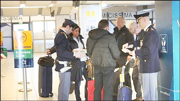 Cerca di imbarcarsi sul volo per Barcellona col passaporto falso: arrestato