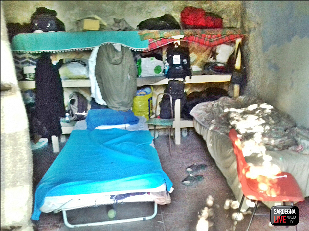 Migranti della Libia ‘abitano’ da tempo nel tugurio-vergogna. Il VIDEO