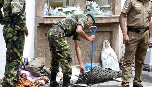 Massacro in Sri Lanka: almeno 290 i morti negli attentati nel giorno di Pasqua in chiese e hotel, 13 arresti 
