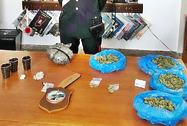 Donna 44enne scoperta con 700 dosi di droga. Arrestata a Sant’Elia