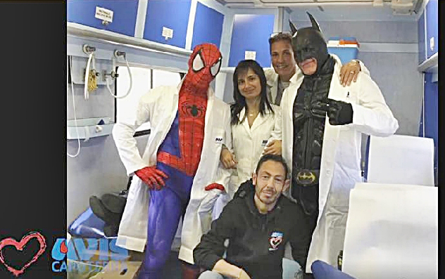 Il bellissimo video di Spiderman e Batman: “Donate il sangue, potete essere eroi per un giorno”