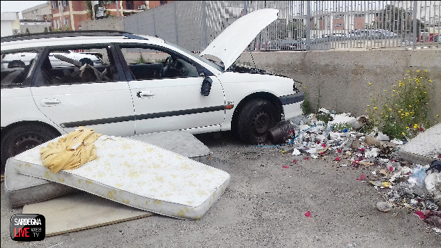 Profilattici usati, auto abbandonate e sesso all’aperto in via Dolcetta. Il servizio Igiene dell’Ats Sardegna: “Si intervenga immediatamente”