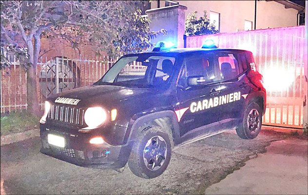 Picchia la madre e le porta via l’auto: arrestato dai Carabinieri