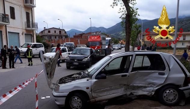 Tragedia a Tertenia. Scontro tra auto nel centro abitato: muore un uomo