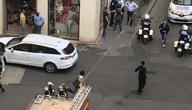 Esplosione a Lione: 7 feriti fra cui una bimba di 8 anni. Macron: 