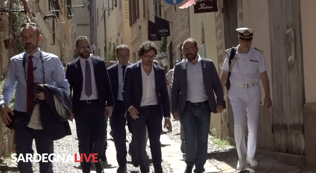 Il ministro Toninelli ad Alghero parla delle carenze infrastrutturali della Sardegna: Adesso le cose cambieranno | VIDEO
