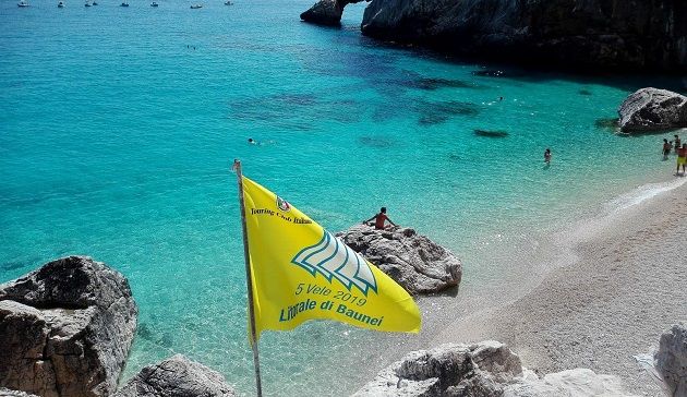 Il litorale di Baunei tra i mari più belli 2019, issate le bandiere gialle delle Cinque Vele 2019