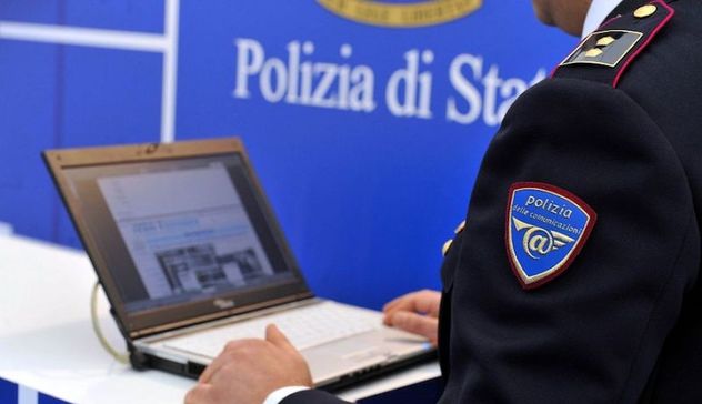 Pedofilia su whatsapp. Perquisizioni anche Oristano, 51 indagati in tutta Italia