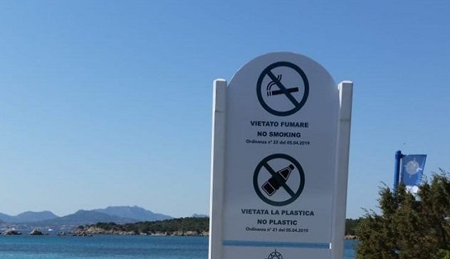 “No fumo, no plastica”, oggi i cartelli informativi in altre spiagge