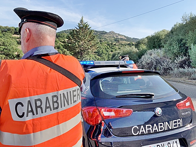 Alla guida ubriaco i Carabinieri gli scoprono anche la droga: denunciato