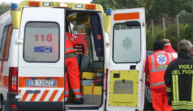 Tragedia ad Alghero: 46 enne muore schiacciato tra un camion e un cancello