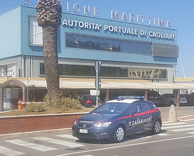 Furto su un’auto in sosta in via Roma, i Carabinieri fermano due minori