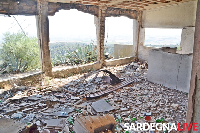 Il terribile rogo di 22 anni fa: ettari di bosco in fumo e la baita a Bruncu Mogumu resta ancora un pugno in un occhio. VIDEO