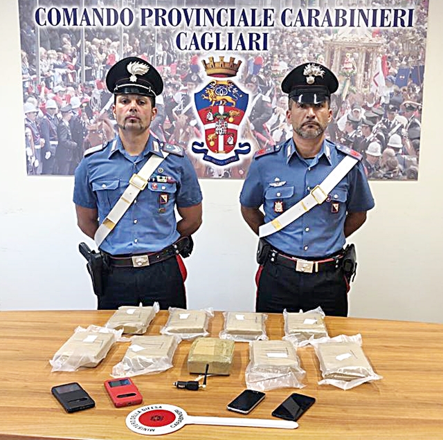 Maxi sequestro di cocaina, 11 kg. nascosti in auto: i Carabinieri arrestano un corriere bergamasco, con lui anche un minorenne e una donna