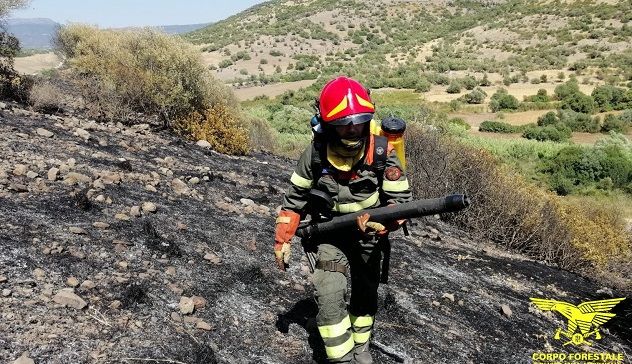 Incendio a Maracalagonis, operazioni di spegnimento in corso
