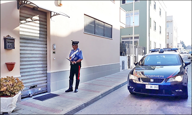 “Armato” di fiamma ossidrica tenta di forzare una serranda, arrestato dai Carabinieri