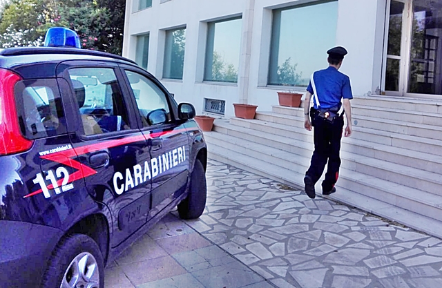 Simula il furto dei soldi dalle macchinette, gestore denunciato dai Carabinieri