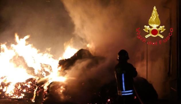 Incendio a Fonni: distrutte 600 rotoballe