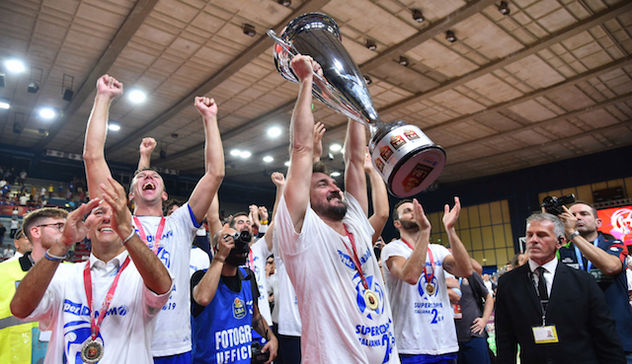 La Dinamo si aggiudica la supercoppa 2019. Pozzecco: “Una vittoria dedicata alla Sardegna”